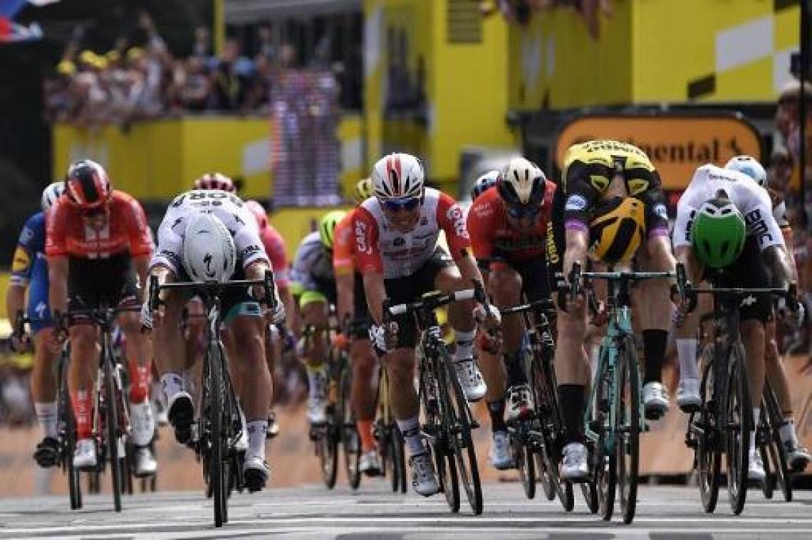 Mike Teunissen sprint naar zege in openingsetappe