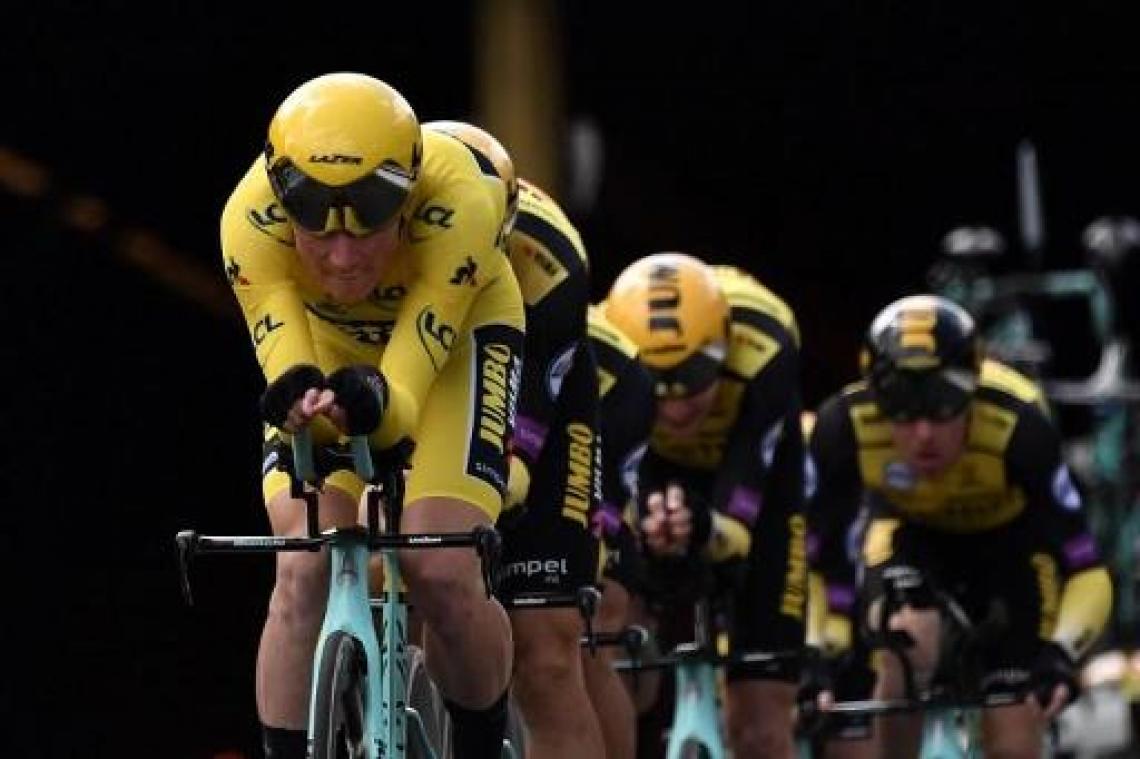 Jumbo-Visma wint ploegentijdrit, Mike Teunissen behoudt geel