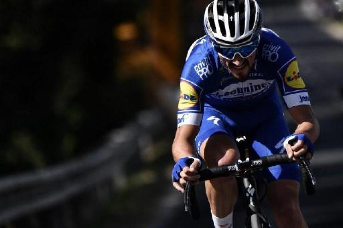 Alaphilippe wint rit 3 en pakt het geel, bollentrui voor Tim Wellens