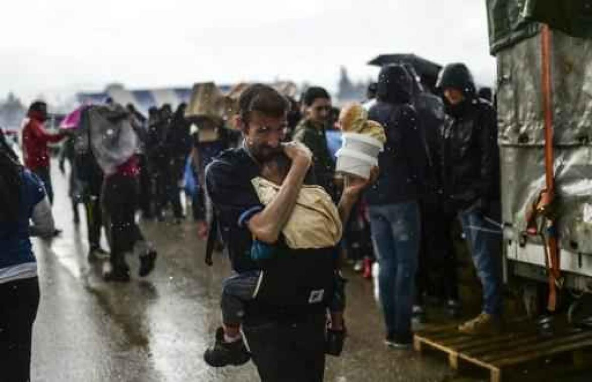 Meerdere gewonden bij bestorming grens in Idomeni