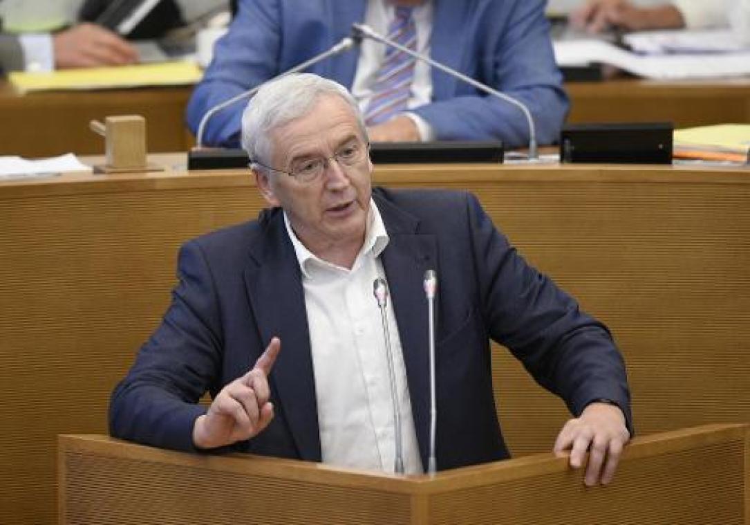 Josy Arens (cdH) overweegt als onafhankelijke te zetelen in de Kamer