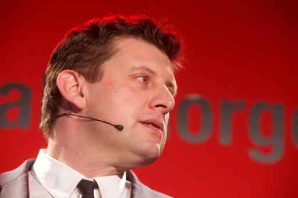 "Stop met liegen en trek de maatregel in"