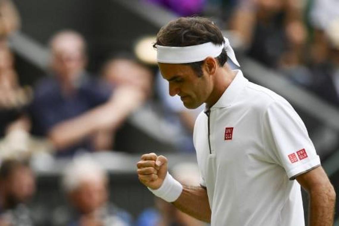 Federer staat niet zonder moeite in dertiende halve finale op Wimbledon