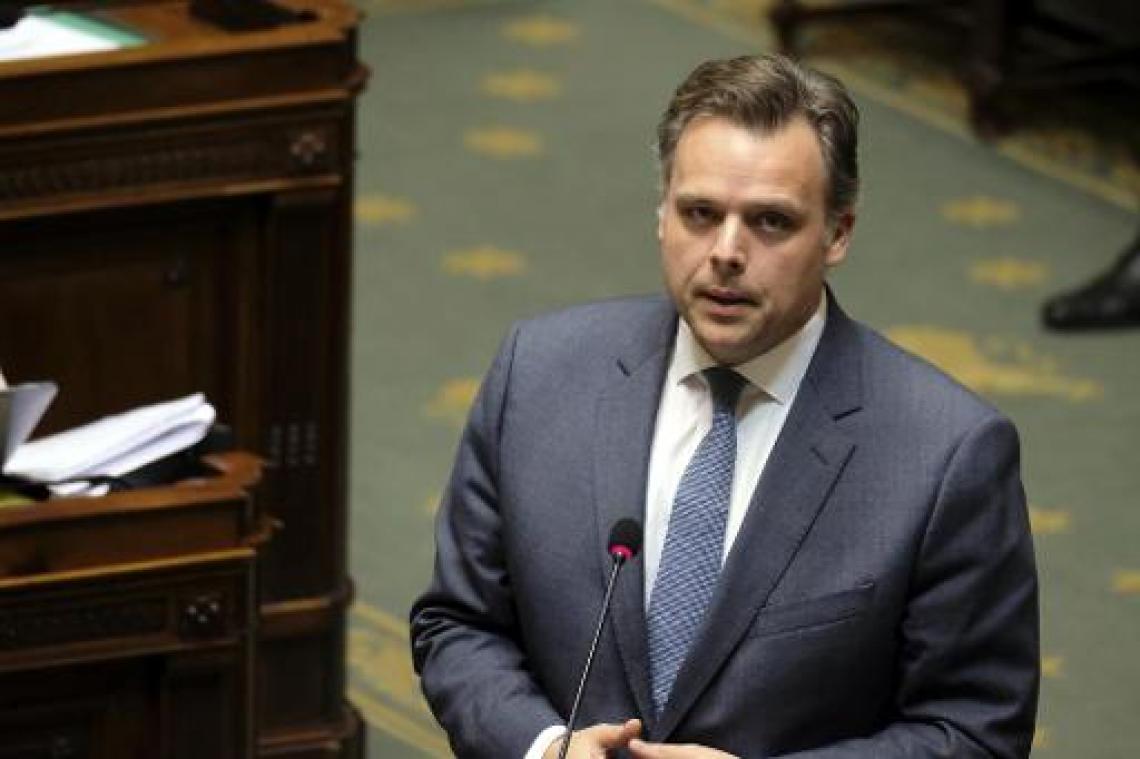 Minister De Backer vraagt privacyautoriteit meeluisteren door Google uit te klaren