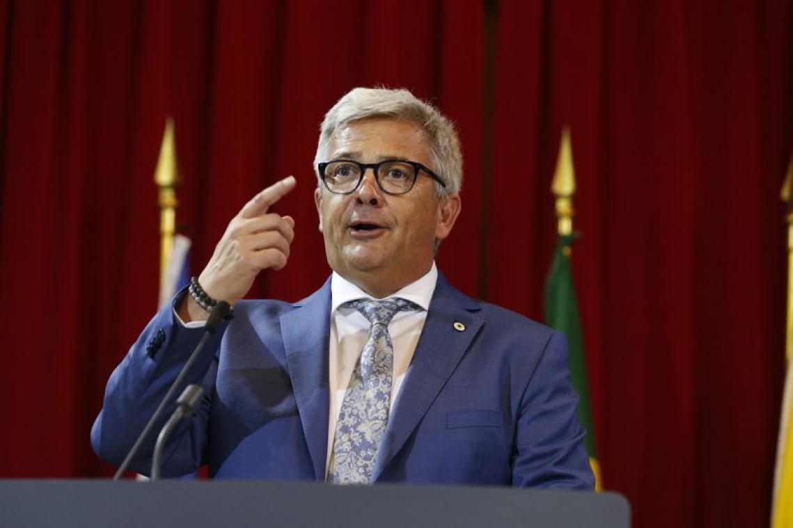 Commotie op Vlaamse feestdag: Kris Van Dijck (N-VA) neemt ontslag na onthullingen over escorte