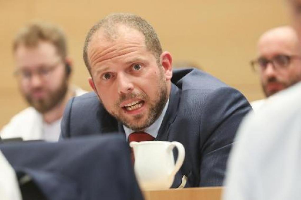 Onderwijs moet leerlingen trots maken op Vlaanderen, vindt Francken