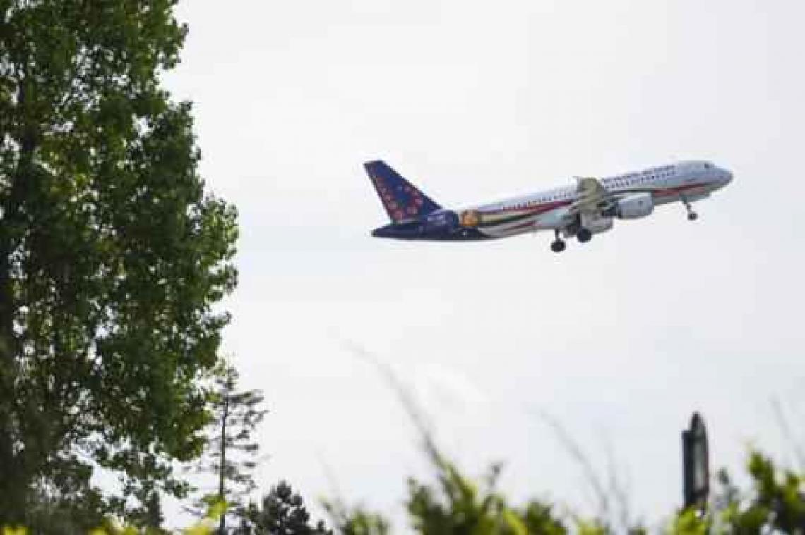 Vliegtuigspotters heten piloten Brussels Airport weer welkom