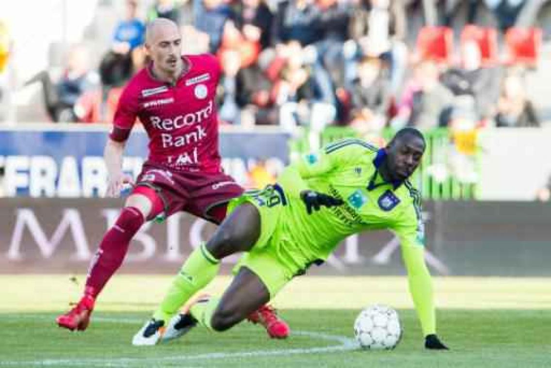 Jupiler Pro League - Okaka bezorgt Anderlecht de volle buit in Waregem