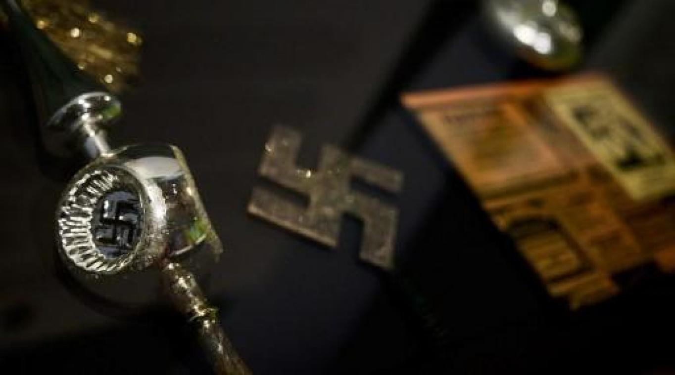 Opnieuw nazi-memorabilia aangeboden op antiekmarkt in Tongeren.