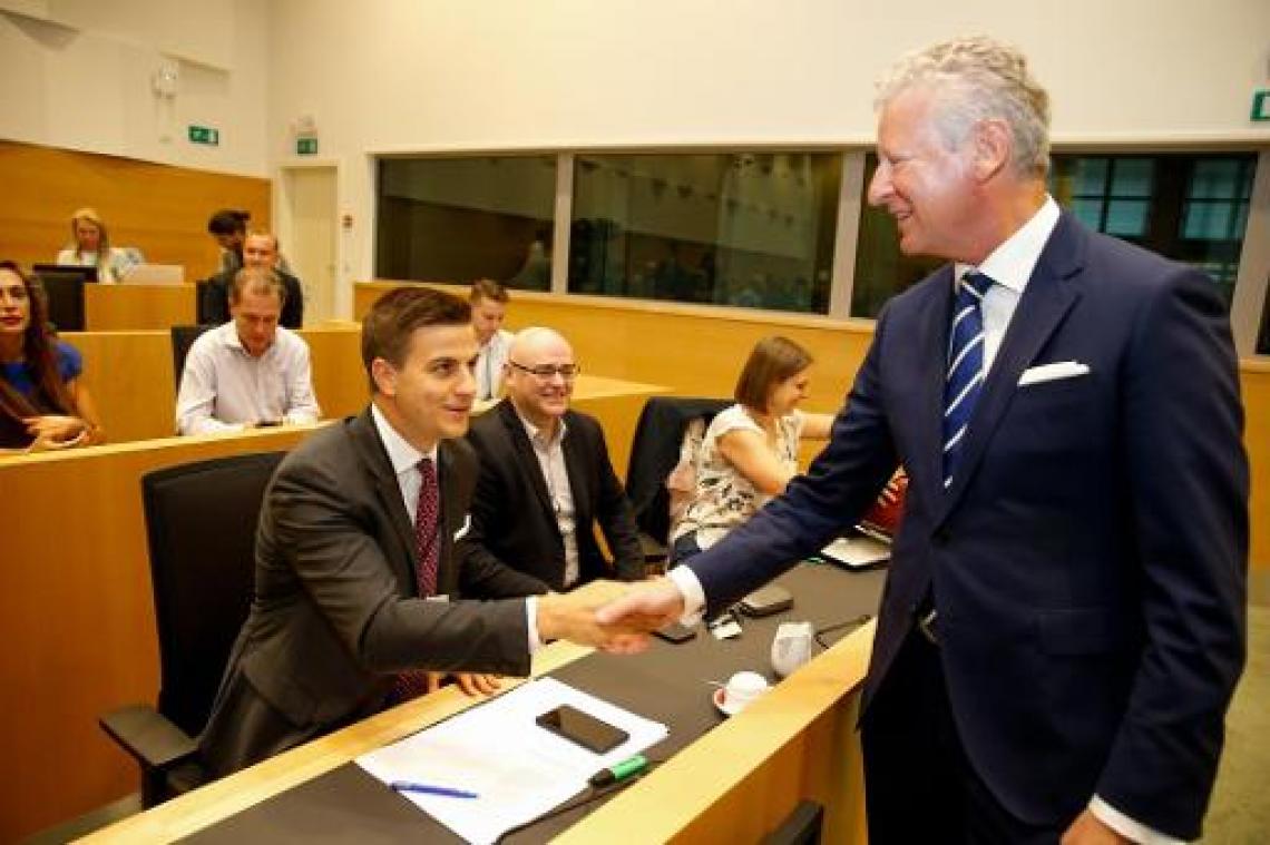 De Crem bereid tot overleg over bijkomende maatregelen tegen zwembadoverlast