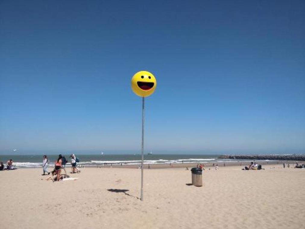 Pak minder kinderen verdwaald aan de kust