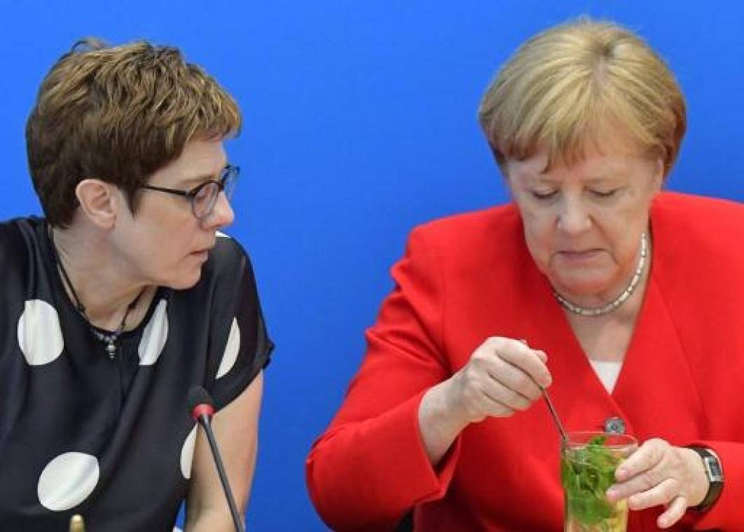 CDU-voorzitter Kramp-Karrenbauer wordt nieuwe Duitse minister van Defensie