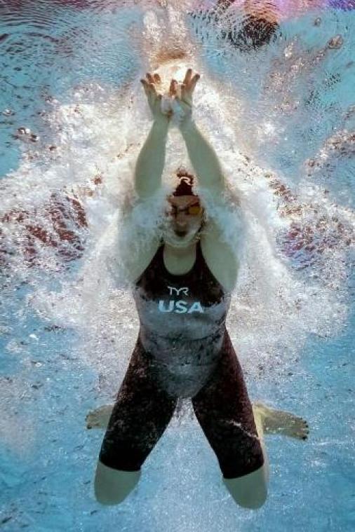 Lilly King pakt goud op 100m schoolslag
