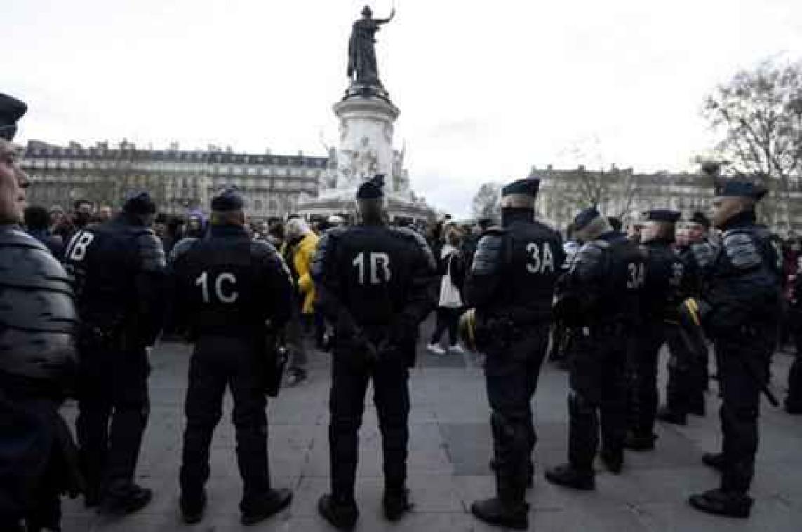 Nieuwe Nuit Debout op Place de la République in Parijs
