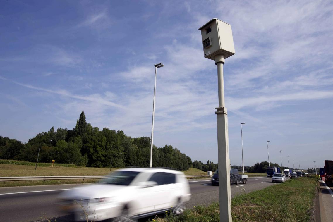 Slechts één flitspaal op drie bevat camera