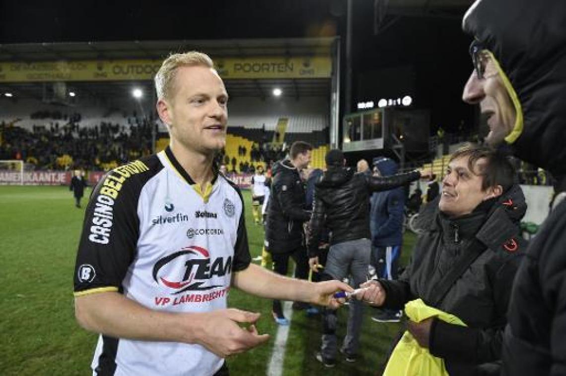 Zulte Waregem legt Olivier Deschacht voor één seizoen vast