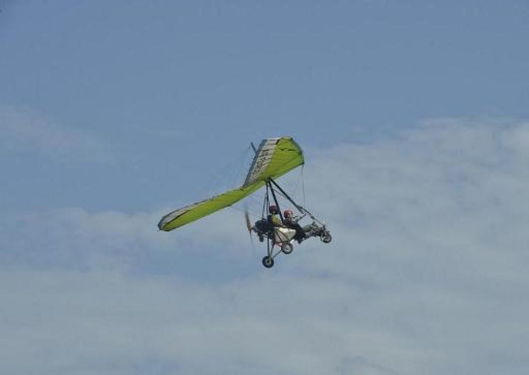 Vrouw verongelukt bij crash met paramotor in Diksmuide