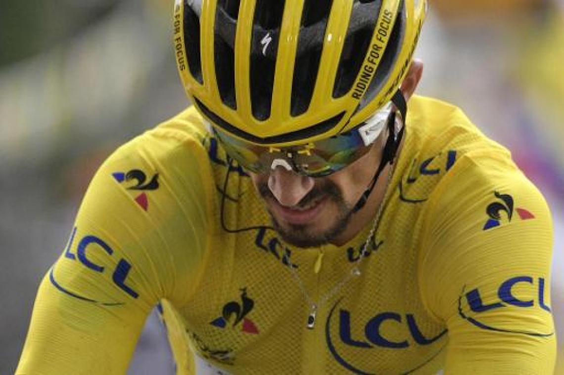 Tour de France - Deceuninck - Quick-Step krijgt geldboete voor duw in de rug bij Julian Alaphilippe