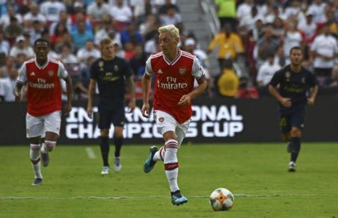 Premier League - Özil en Kolasinac ongedeerd bij poging tot carjacking
