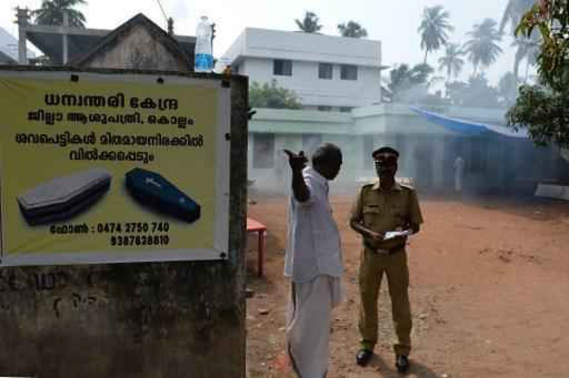 Vijf mannen geven zich aan bij politie voor brand in Indiase tempel