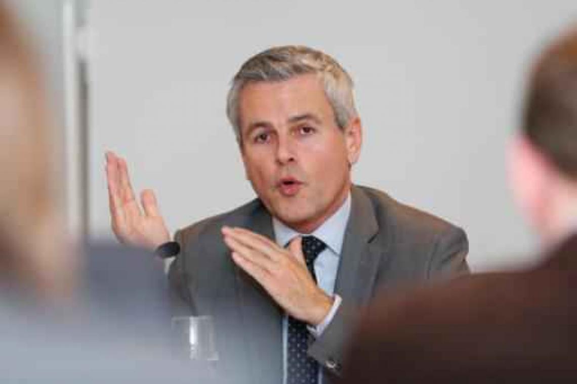 Veertigtal takelwagens betogen voor kabinet van Lacroix
