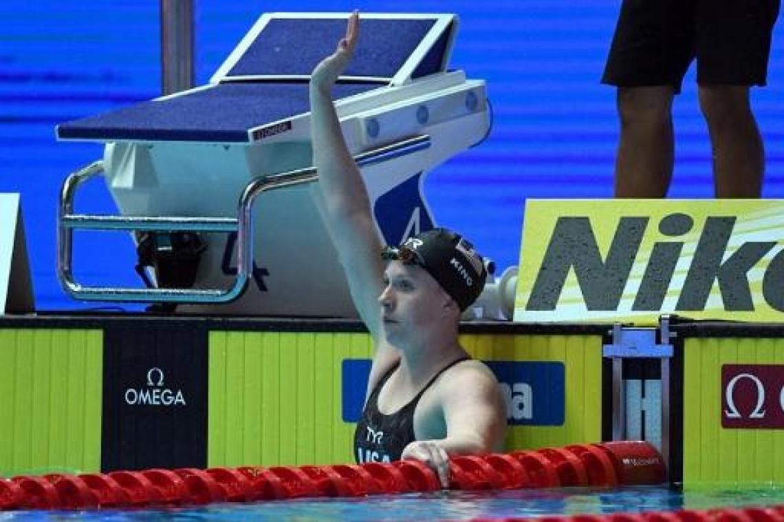 Amerikaanse vrouwen snellen naar wereldrecord op 4x100m wisselslag, Britse zege bij mannen