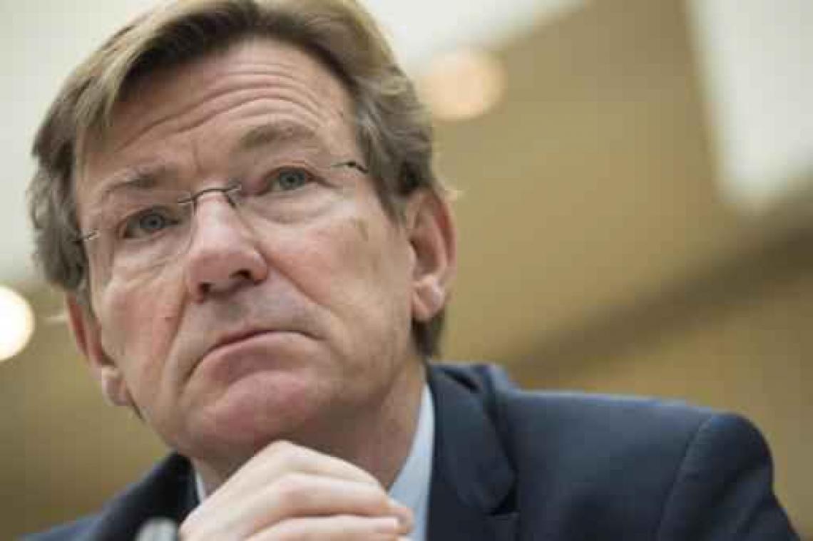 Van Overtveldt betreurt dat journalisten Panama Papers niet doorspelen