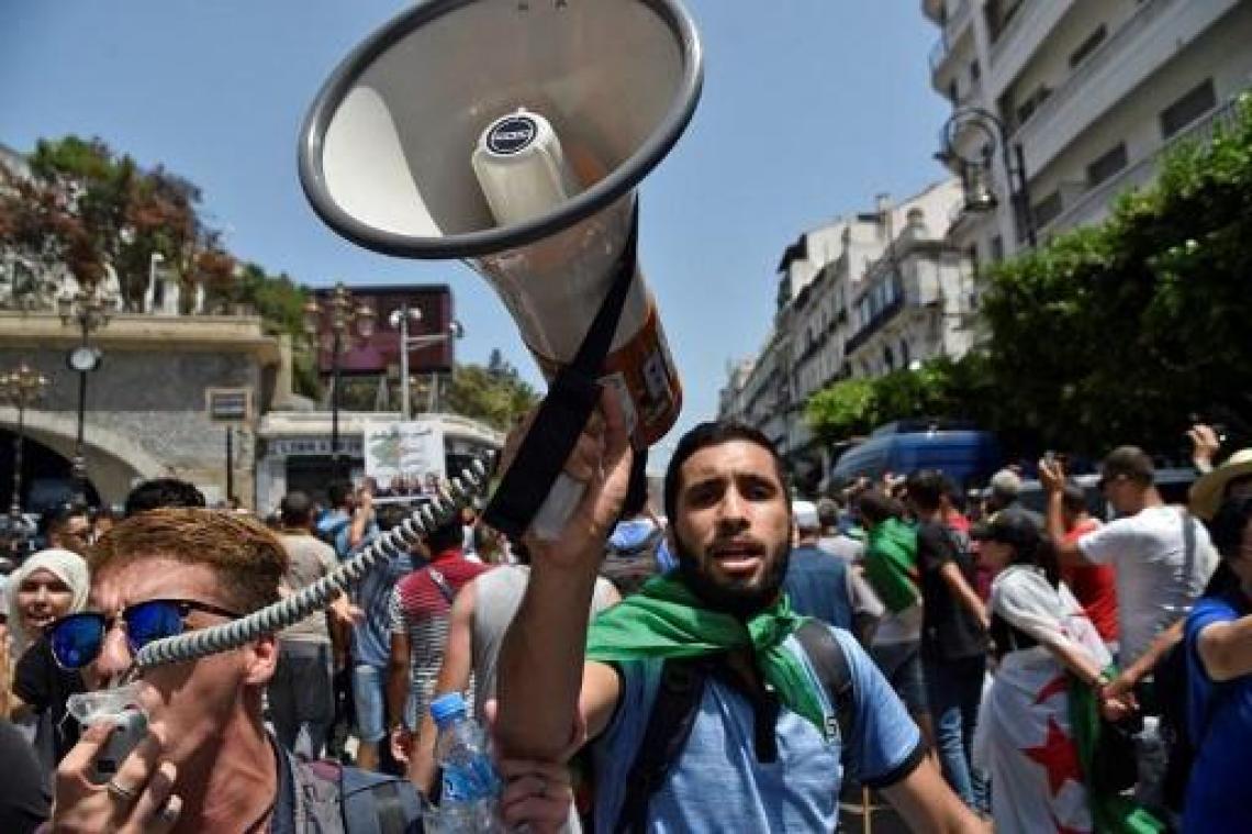 Zowel studenten als leger wijzen voorstel tot dialoog in Algerije af
