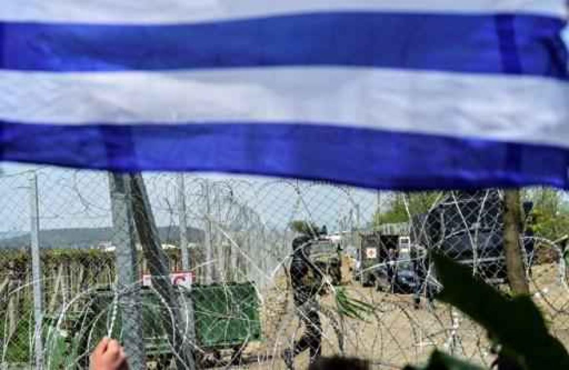 Honderden vluchtelingen beginnen Idomeni te verlaten voor opvangcentra