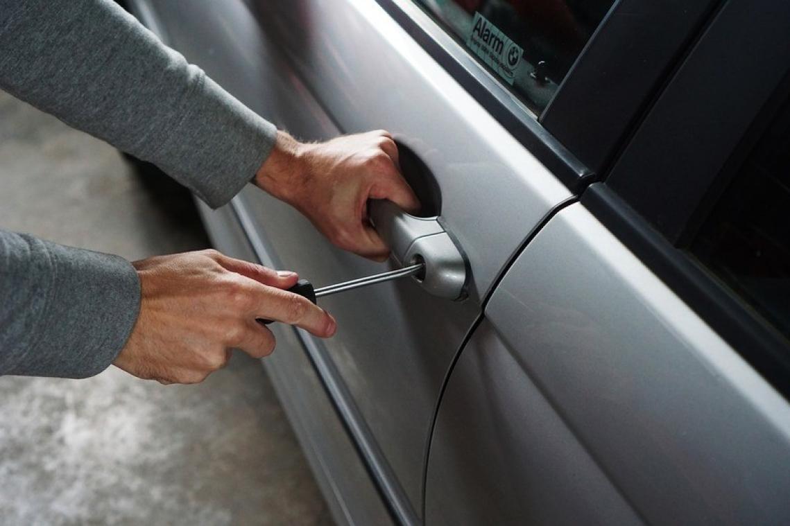 BIZAR. Gesnapte autodief komt naar rechtbank... in andere gestolen auto