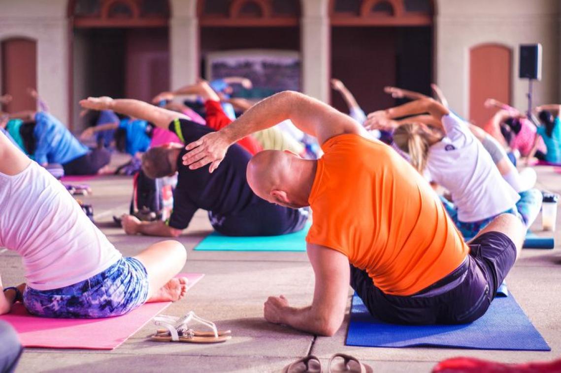 'Yoga on the go' lokt pendelaars in Antwerpen-Centraal
