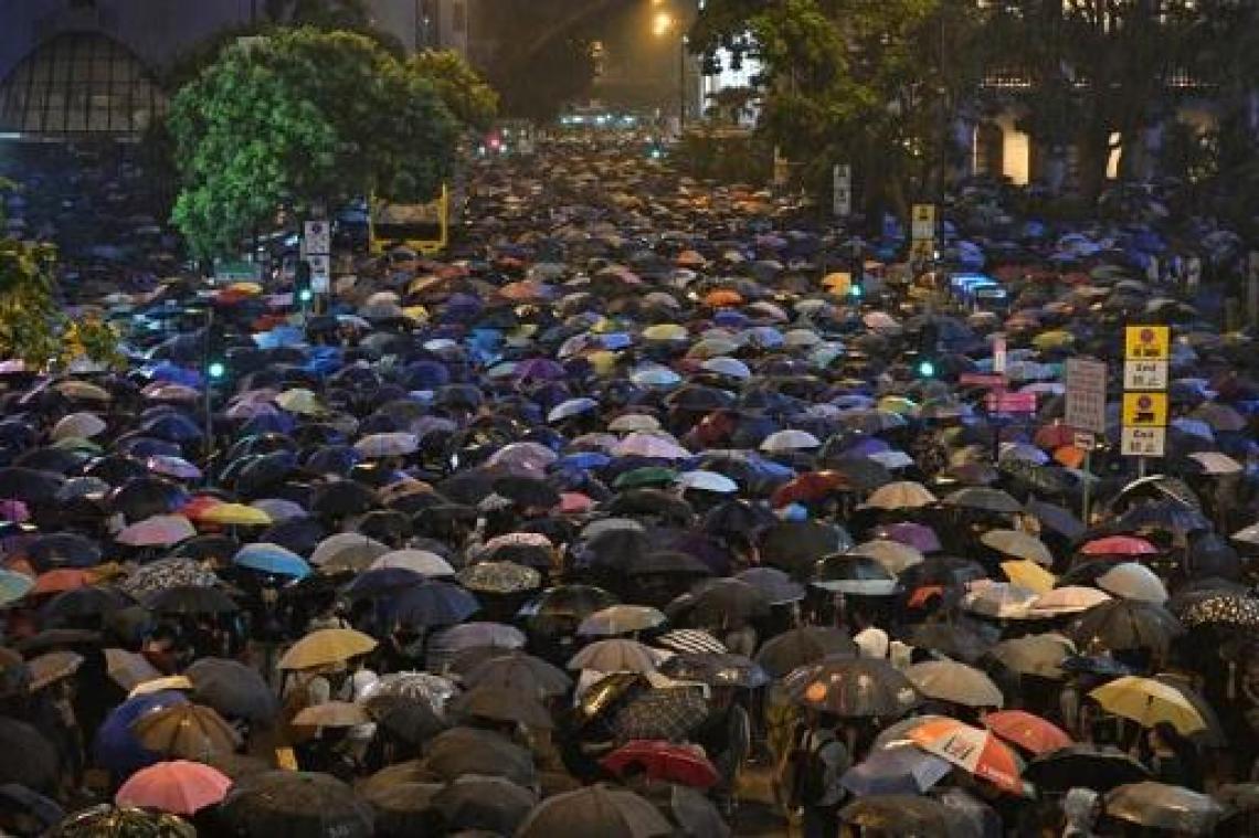 Ambtenaren in Hongkong betogen tegen aanpak protestbeweging door regering