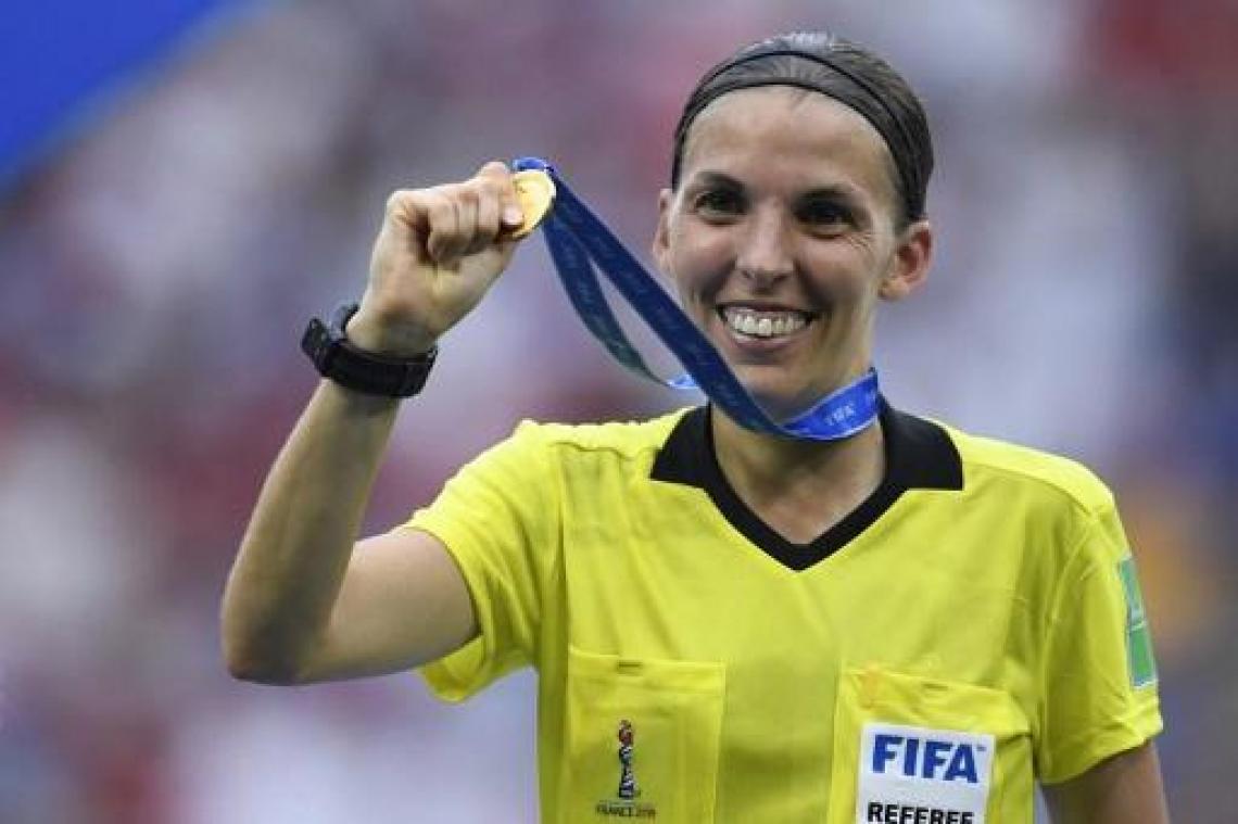 Scheidsrechter Stéphanie Frappart mag voetbalgeschiedenis schrijven in Europese Supercup