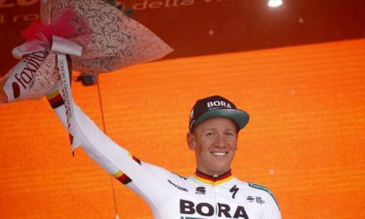 Pascal Ackermann sprint naar zege in eerste etappe