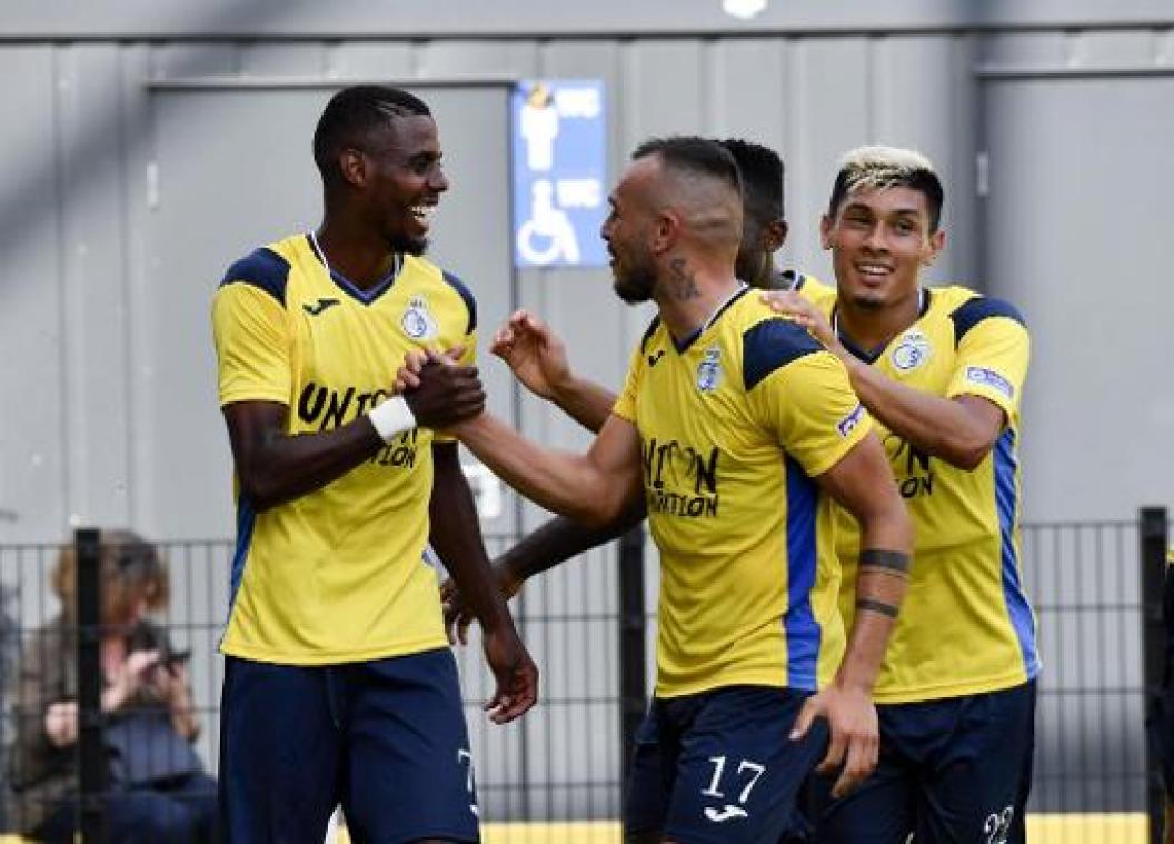 Union walst over Roeselare en sluit eerste speeldag af als leider