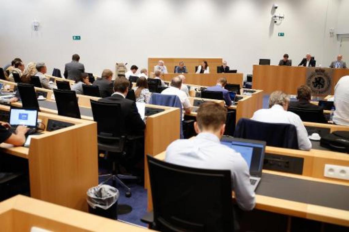 Jonge vrouwen verdwijnen het snelst uit de politiek