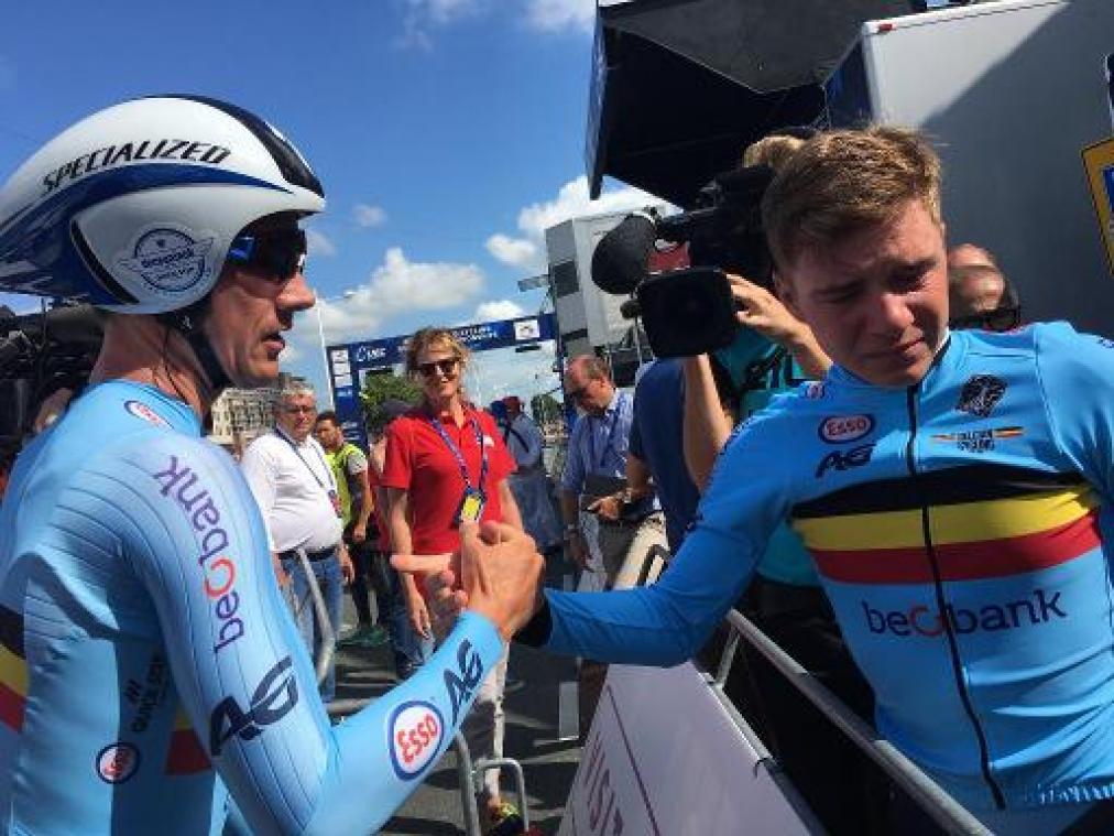 Geëmotioneerde Remco Evenepoel draagt zege op aan Bjorg Lambrecht en Stef Loos