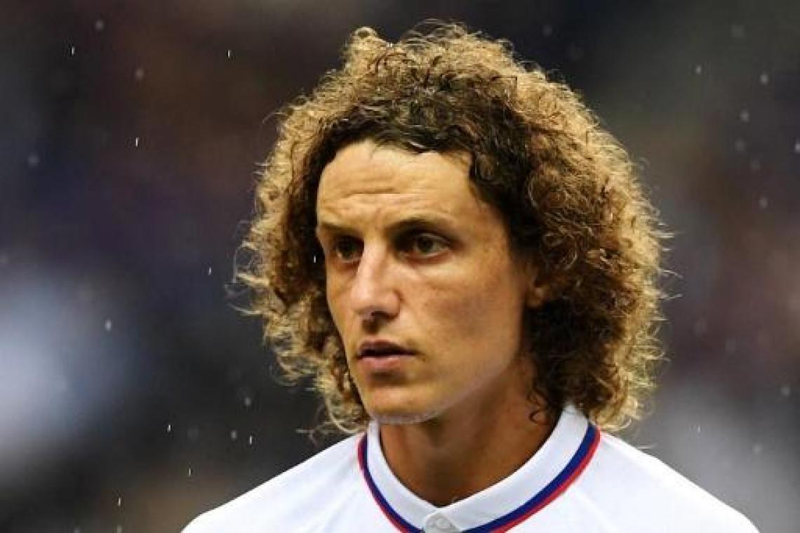 Premier League - David Luiz ruilt Chelsea voor Arsenal