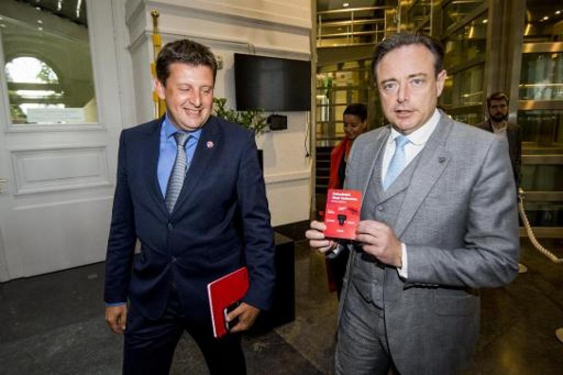 Vlaamse formatie - Partijbureaus CD&V en Open Vld verzamelen maandag, sp.a niet