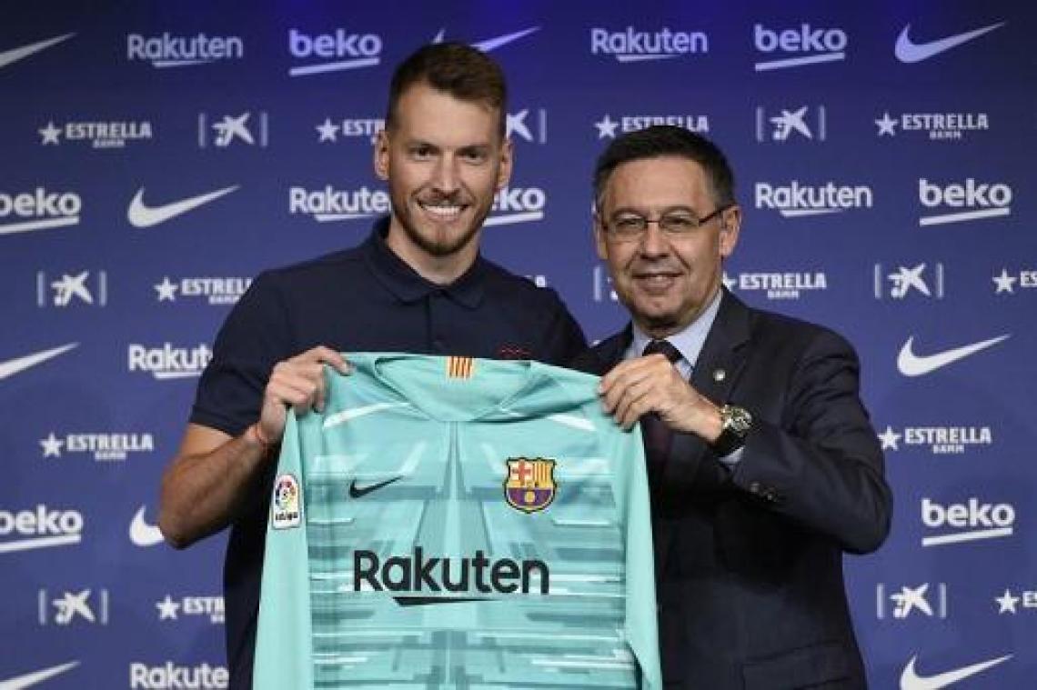 Barcelona ziet invallersdoelman Neto uitvallen met polsbreuk