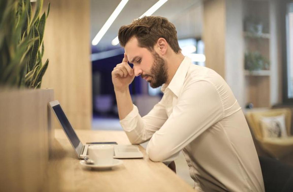 Een op de tien wordt digitaal gepest door collega