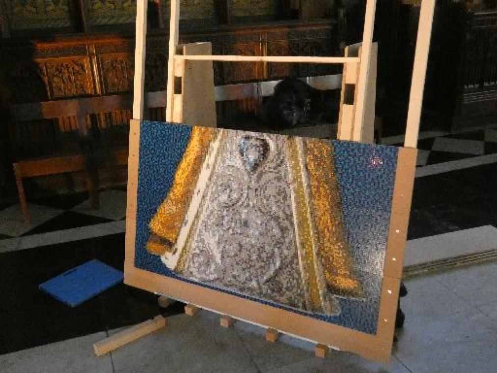 Lego-kunstenaar maakt levensgrote Maria-mozaïek in Antwerpse kathedraal