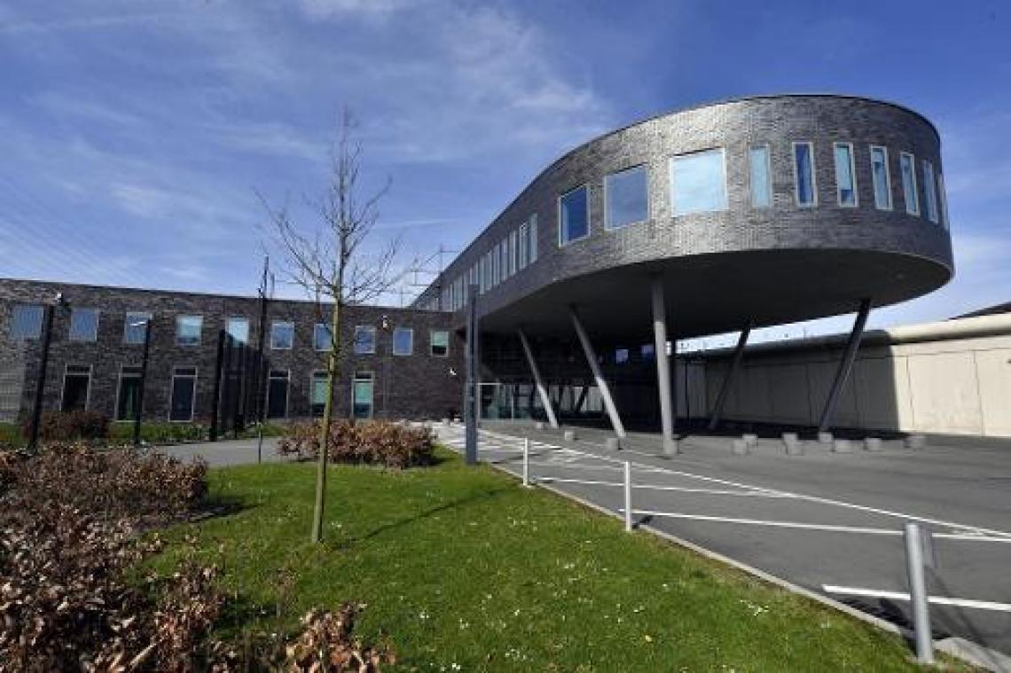 "Defect aan 20 deuren in FPC Gent tegen midden september opgelost"