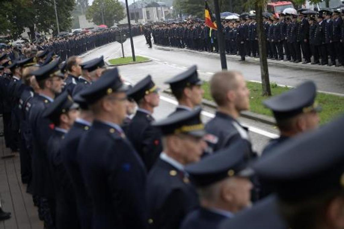 Afscheid van omgekomen brandweermannen met indrukwekkende erehaag