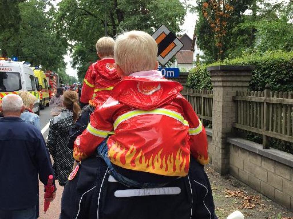 Duizendtal mensen herdenken omgekomen brandweerlui met stille mars