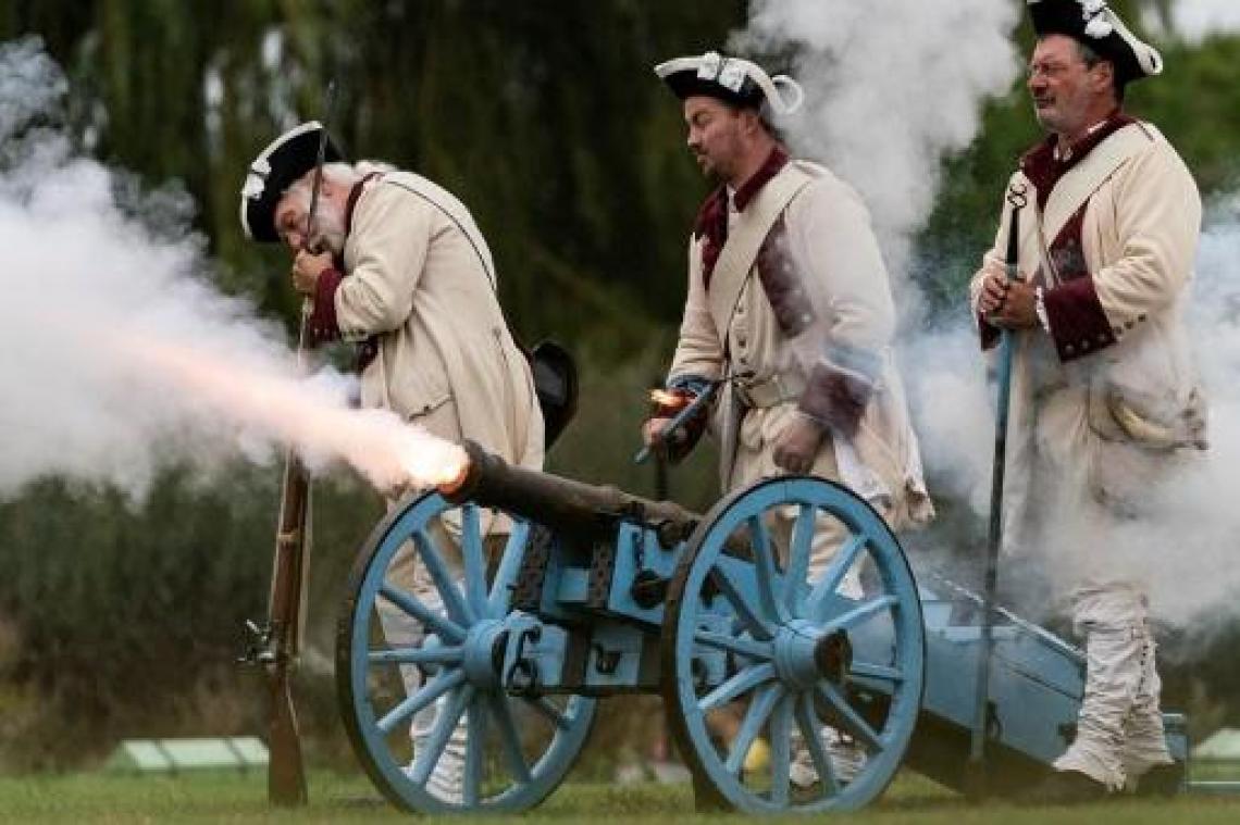 Regen speelt herdenking 250ste verjaardag van Napoleon parten