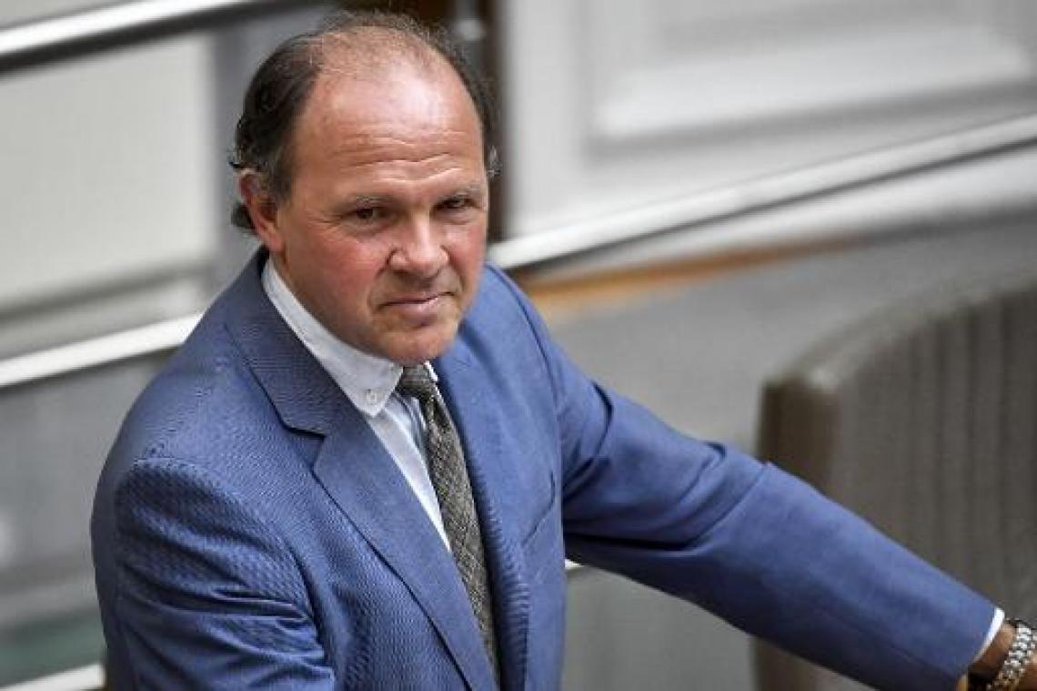 Muyters kondigt einde ministerschap aan