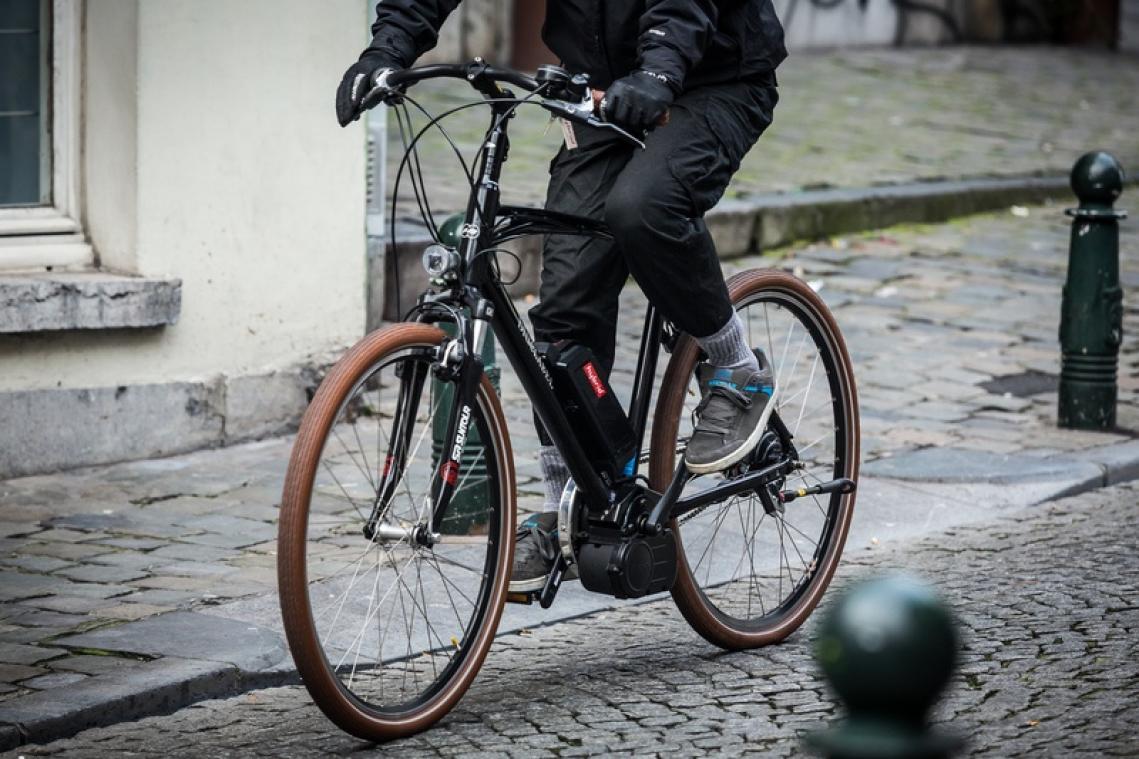 Elektrische fietsers sporten even hard als gewone fietsers