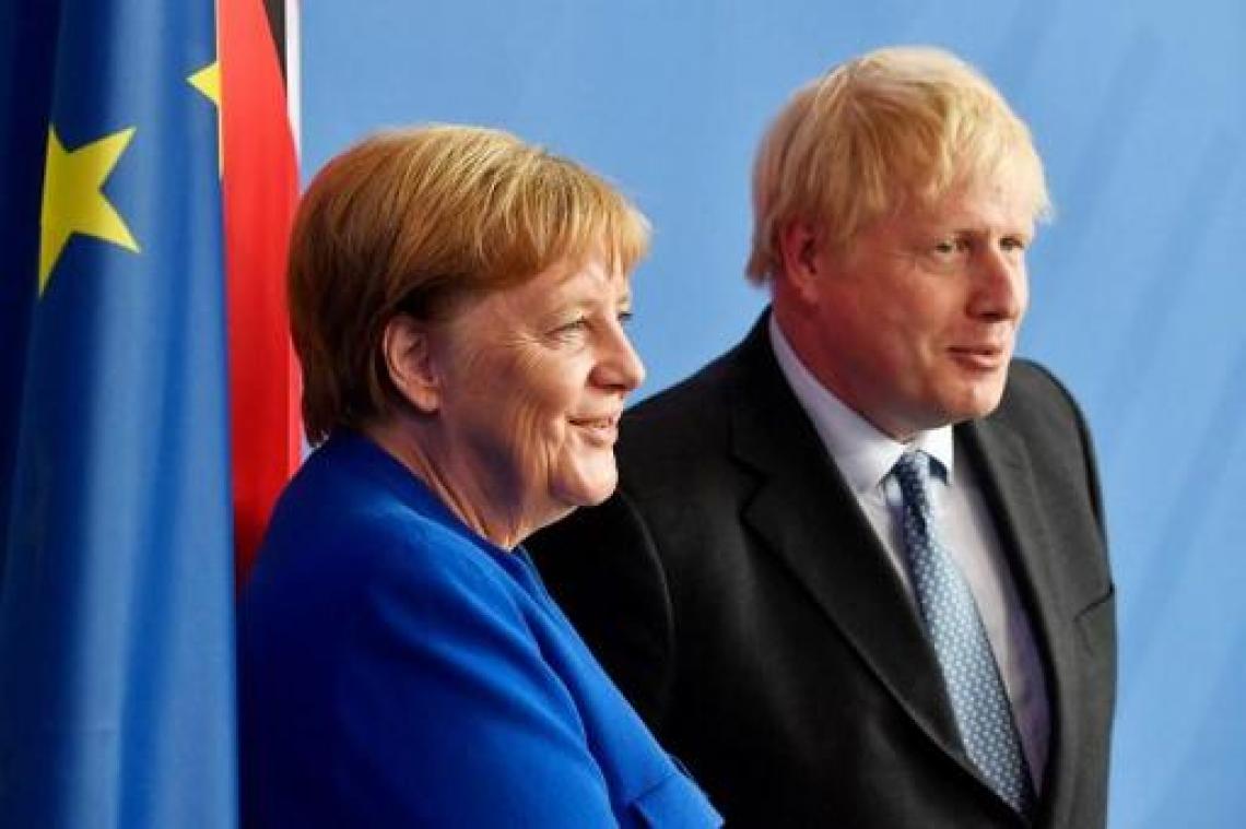 Merkel legt de bal in het Britse kamp