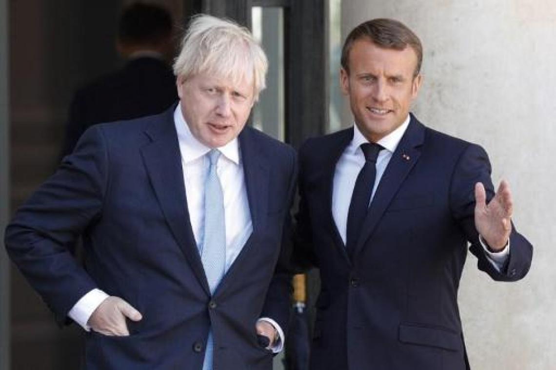 Macron schaart zich achter Merkel over Ierse backstop